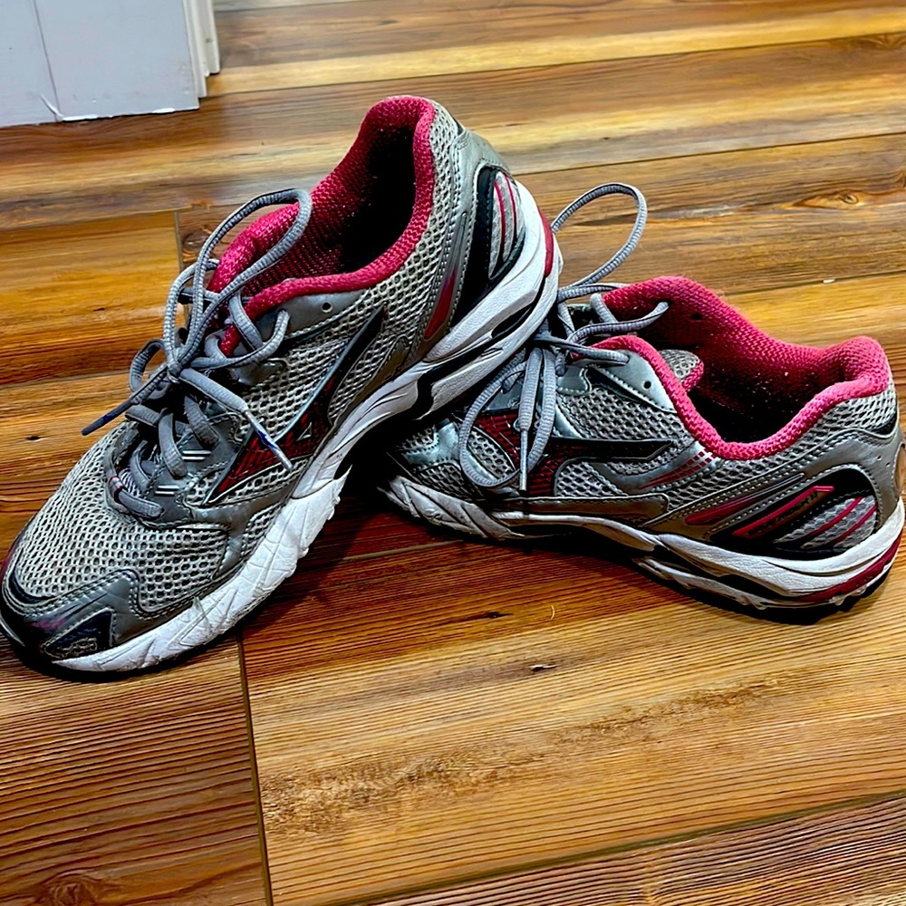 Mizuno Wave Rider 11 running shoe